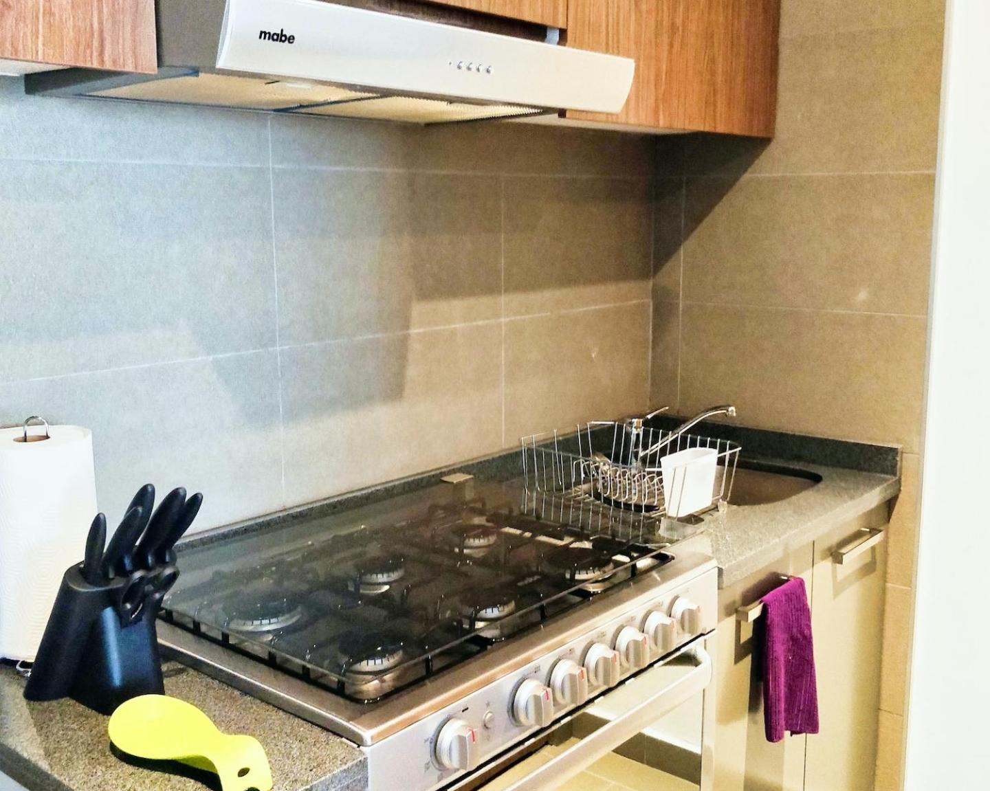 Two Beautiful 1 Bedroom Apts, 2 Floors Hs Wifi! *