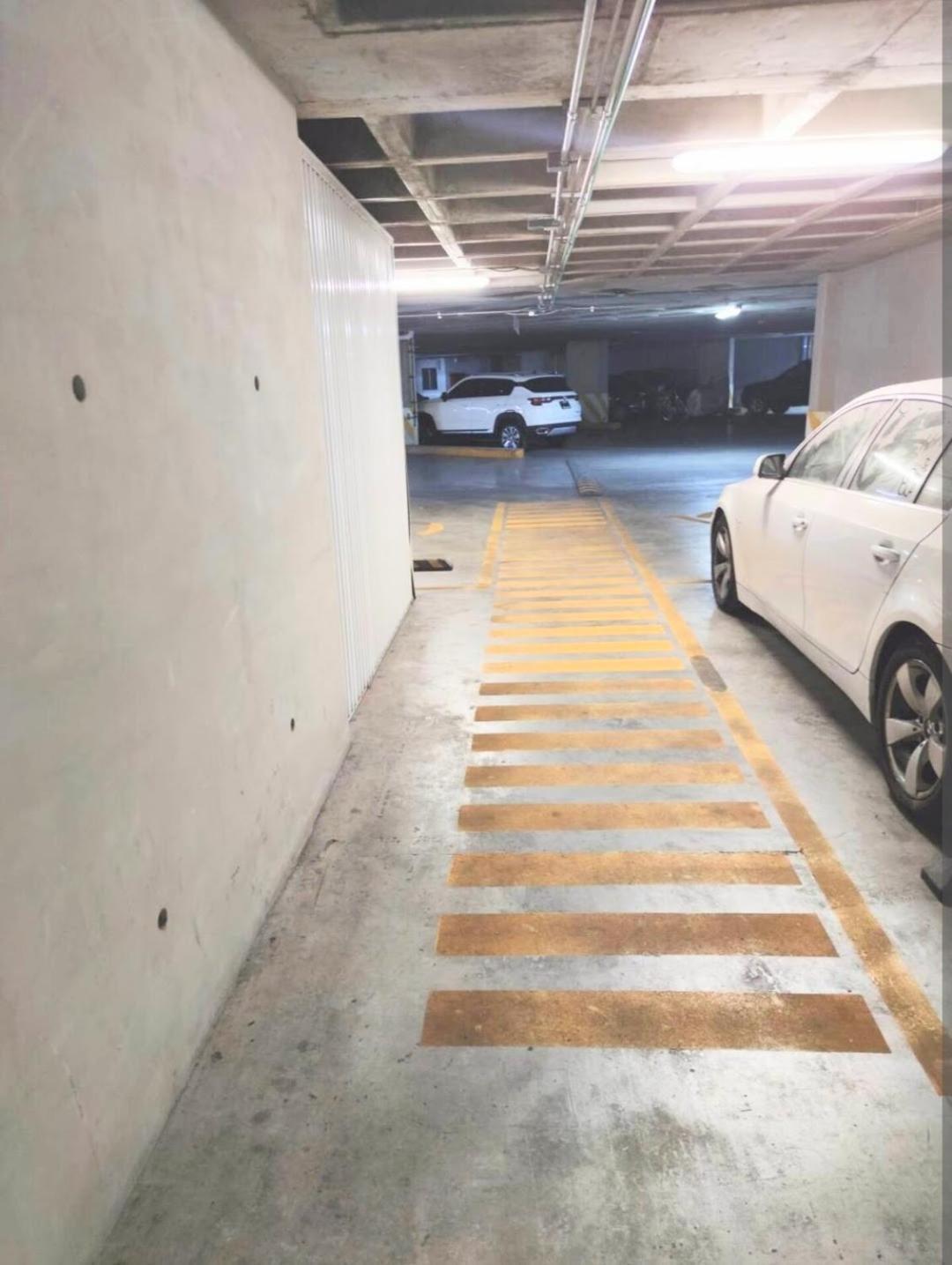 Two Beautiful 1 Bedroom Apts, 2 Floors Hs Wifi! *